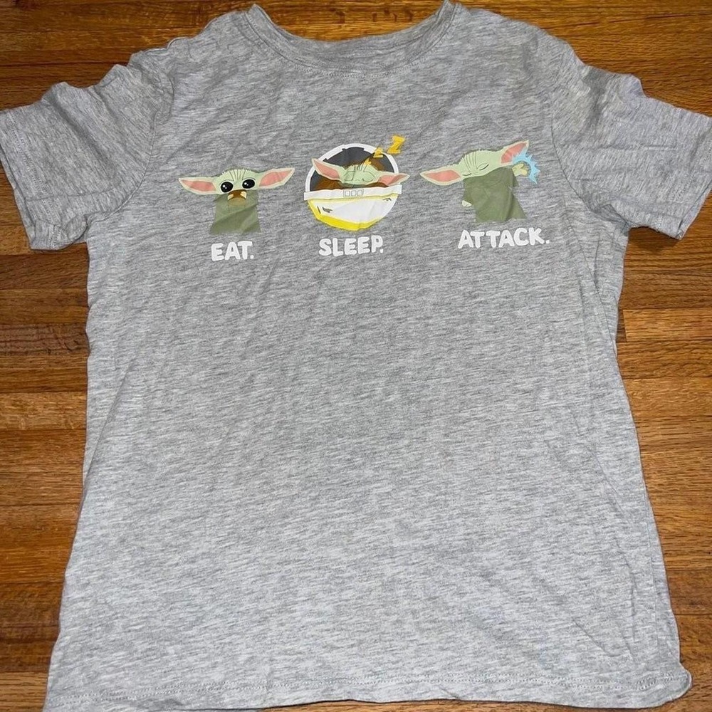 Star Wars Youth Med 10/12 Mandalorian Baby Yoda Graphic Eat Sleep Attack T-Shirt
